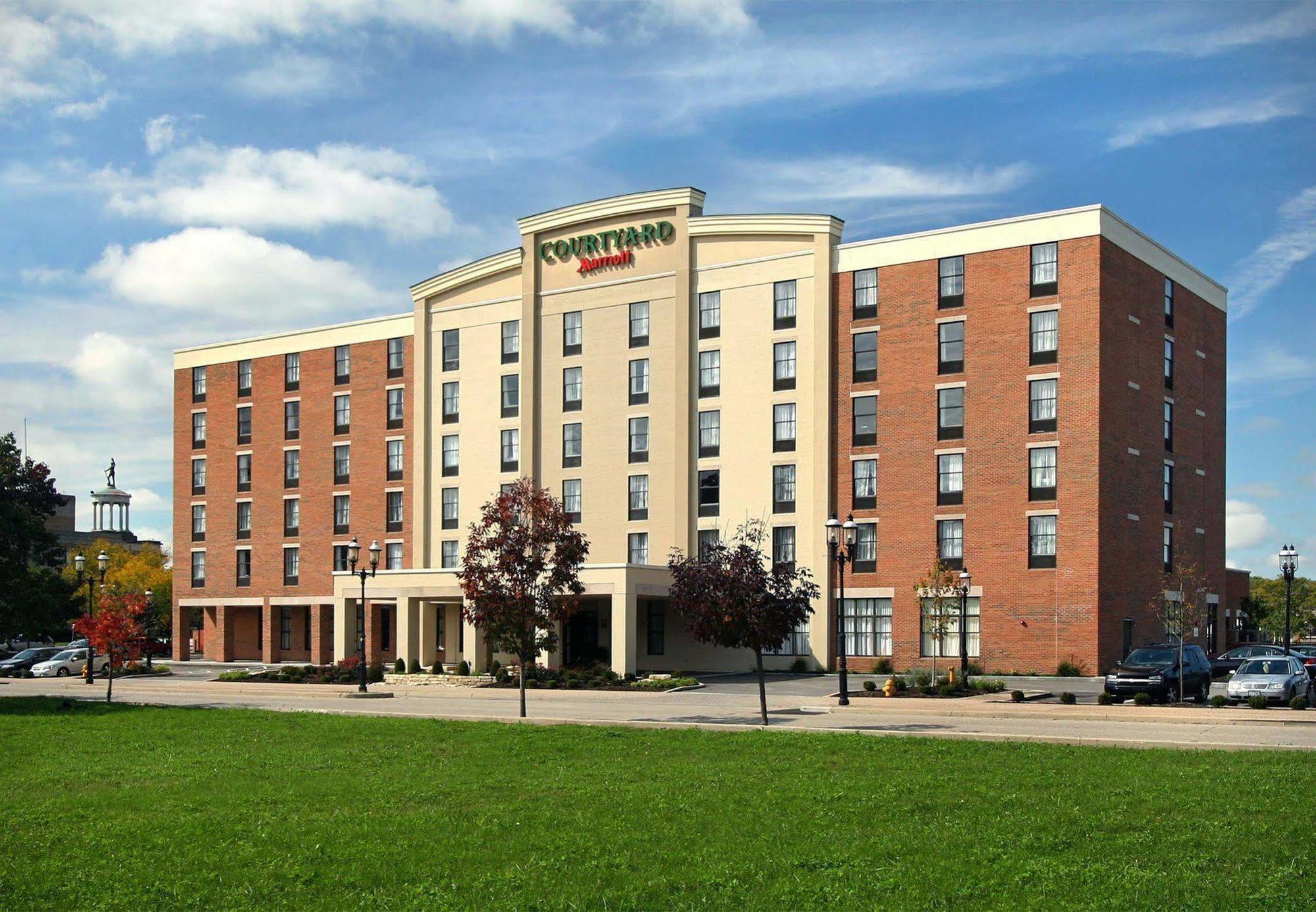 Courtyard Hamilton Hotell Exteriör bild